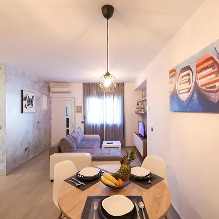 Coco Apartment Pirovac Exterior photo