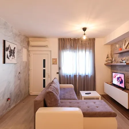 Coco Apartment Pirovac Exterior photo