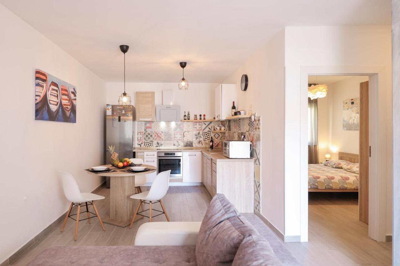 Apartment Coco Pirovac