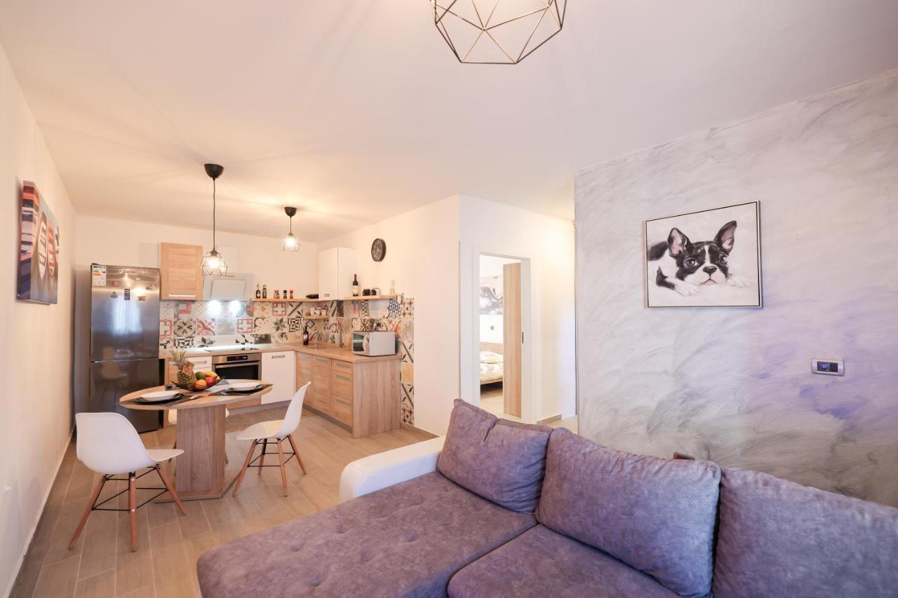 Apartment Coco Pirovac